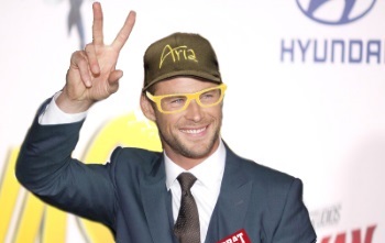 Chris Hemsworth Shows Up to Ant Man and the Wasp Premier as Phil Hellmuth
